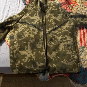 Nike Men's Green Camouflage Hoodie